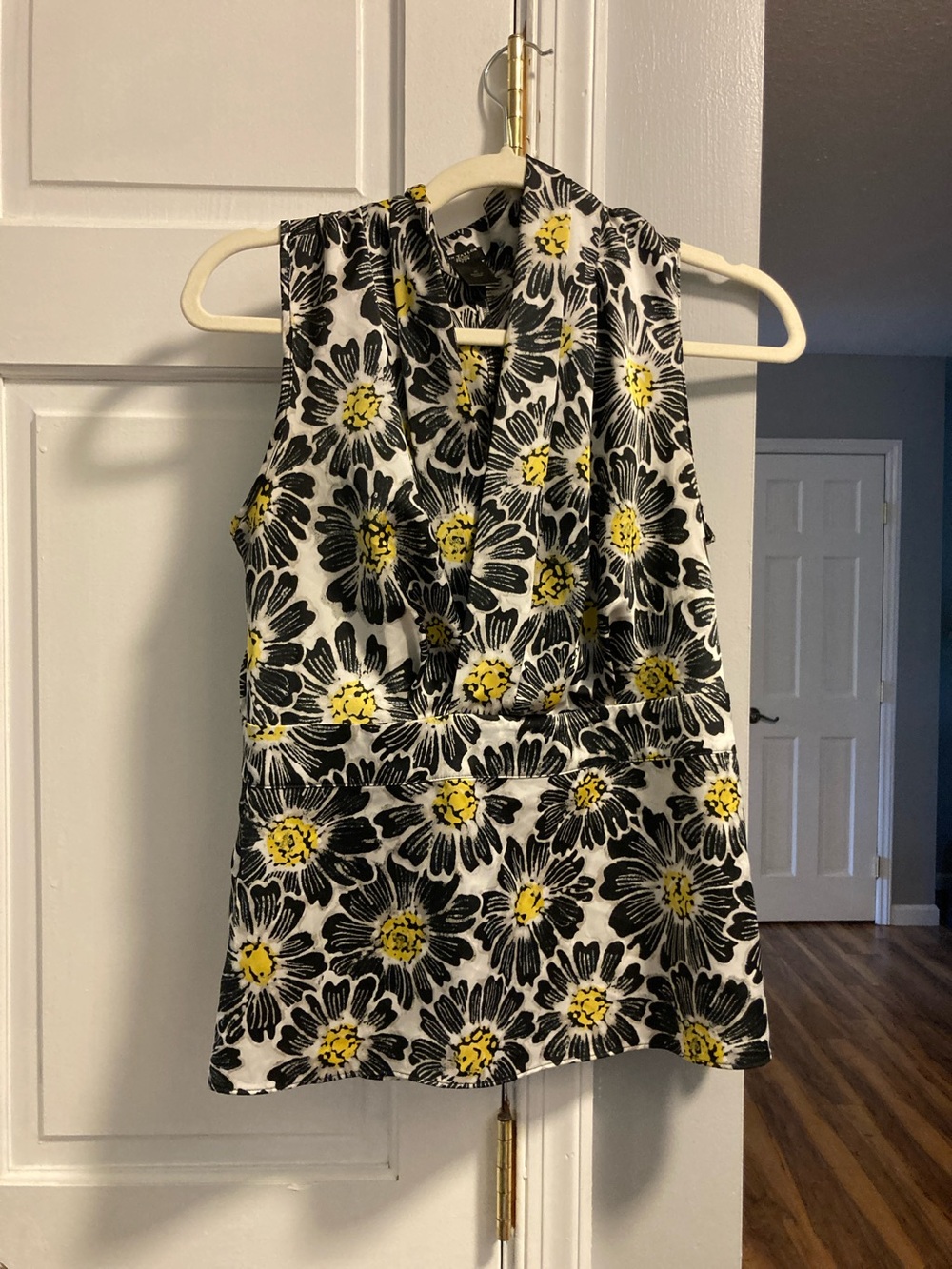 Ann Taylor Black, White & Yellow Floral Sleeveless Top Size 4P
